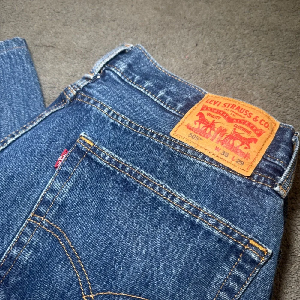 Levis 505 Regular Fit Jeans Mens 36x29 Medium Wash Blue Straight Leg Denim
